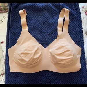 Knix size 6 padded v-neck